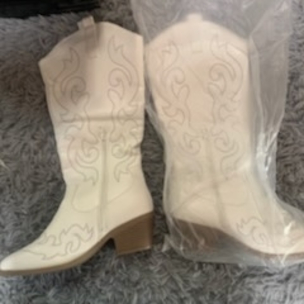 Women's Cream Western Cowboy Boots - Stylish Mid Heel